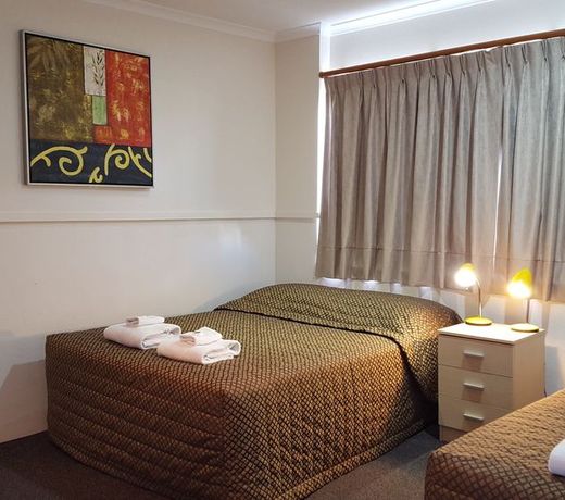 The Commercial Hotel Motel