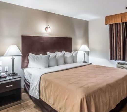 Quality Inn & Suites near Downtown Bakersfield