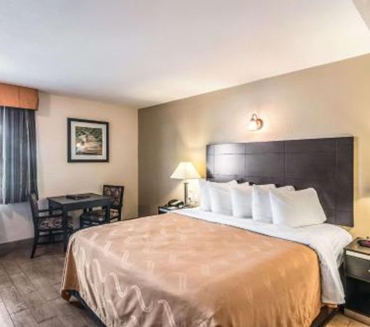 Quality Inn & Suites near Downtown Bakersfield