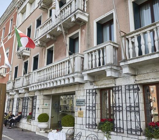 Sina Palazzo Sant'Angelo