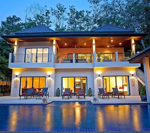 Villa Pagarang 6 Bed Beautiful Poolside Dining Area