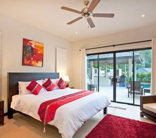 Villa Pagarang 6 Bed Beautiful Poolside Dining Area