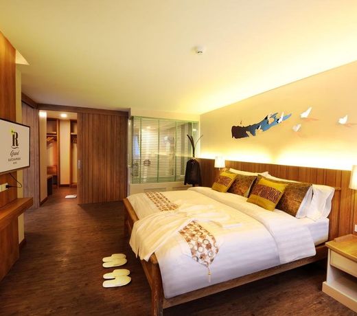Grand Ratchapruek Hotel