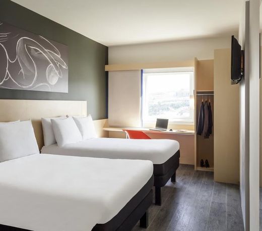Ibis Queretaro