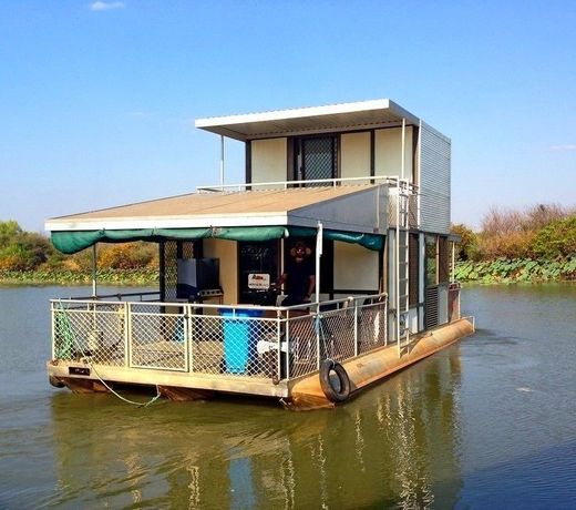 Corroboree Houseboats