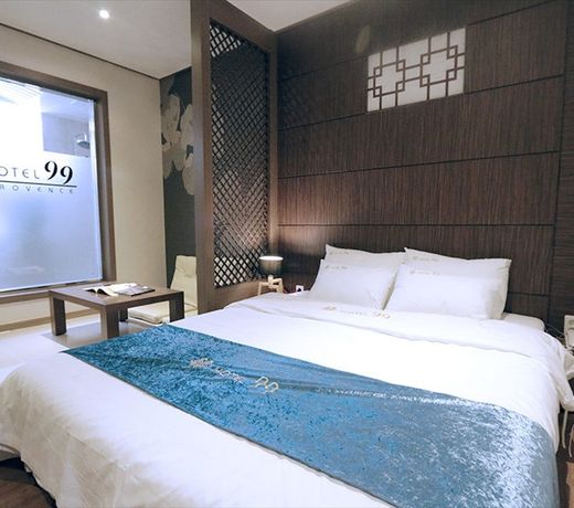 Hotel 99