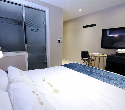 Hotel 99