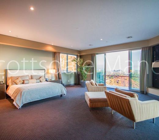 Scottsdale Manor by HolidayRental