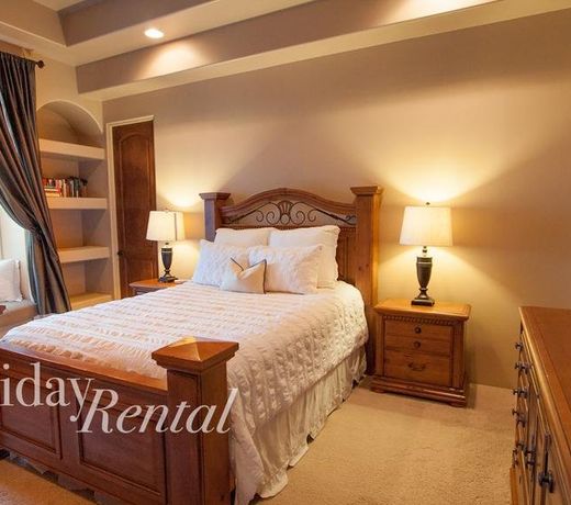Mummy Mountain Estate by HolidayRental