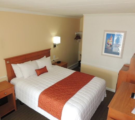 Fleur de Lis Beach Motel
