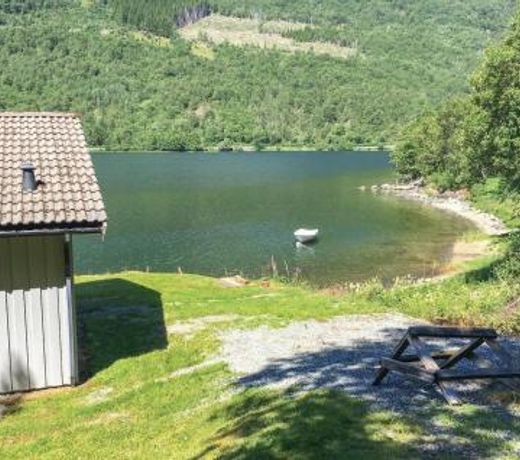 Nice home in Etne with 3 Bedrooms and WiFi