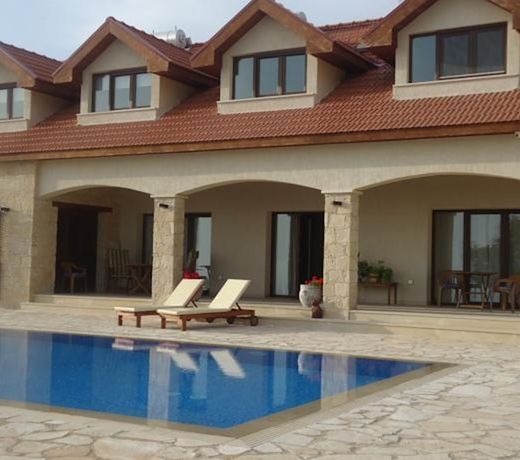 Petralona Apartment