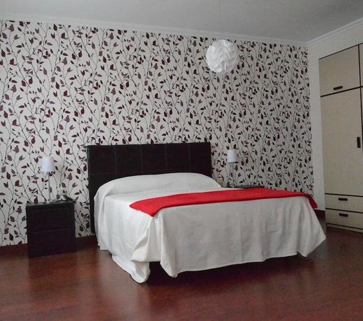 Apartamento Acueducto, tres dormitorios y parking gratis