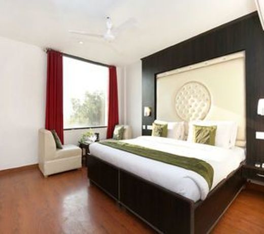 OYO 3712 Chandigarh Grand