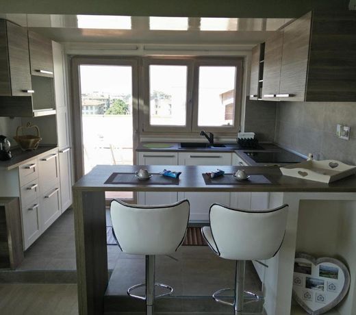 Panoramic Luxury Little Penthouse