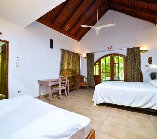 Beach House Condos, Negril