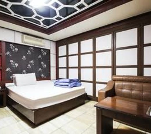 Plus Motel