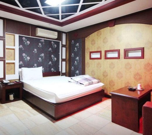 Plus Motel