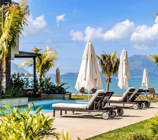 L'Escale 3 bedrooms Sea View and Beachfront Suite by Dream Escapes