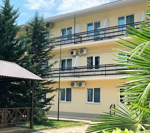 Hotel Izumrud