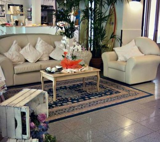 Hotel Garisenda in Centro - Late Checkout Compreso & Cenone Tipico di Capodanno extra