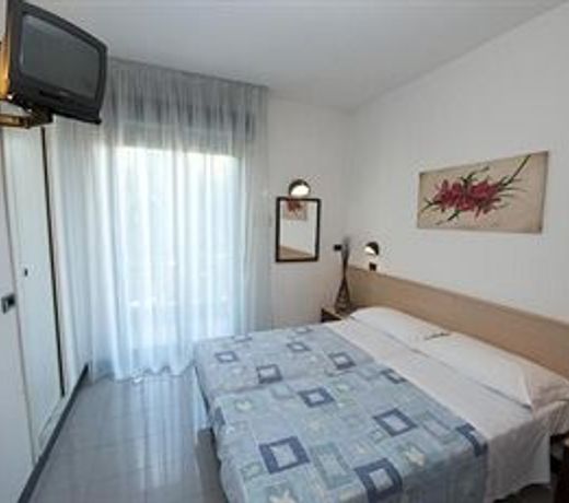 Hotel Garisenda in Centro - Late Checkout Compreso & Cenone Tipico di Capodanno extra