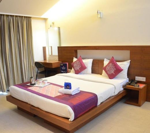 OYO Premium Near Osho Ashram Koregaon Park