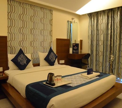 OYO Premium Near Osho Ashram Koregaon Park