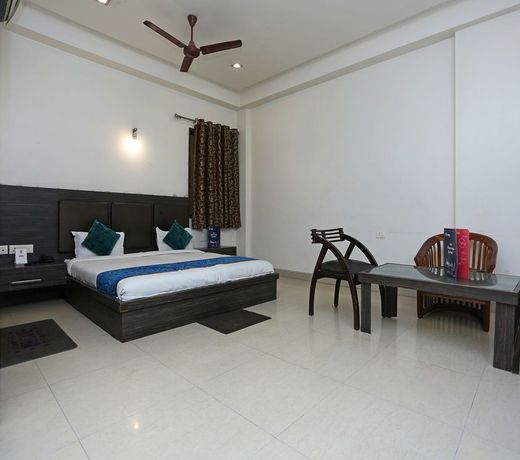 OYO 1446 Hotel Heera Celebration