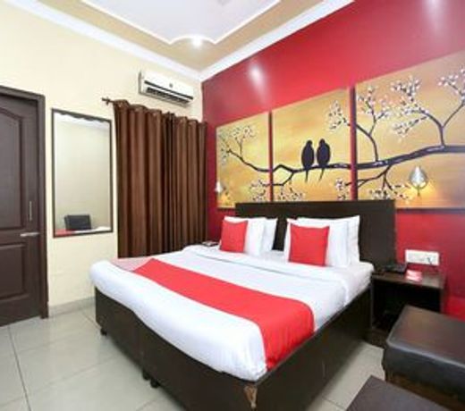 OYO 1357 Hotel Seema'z