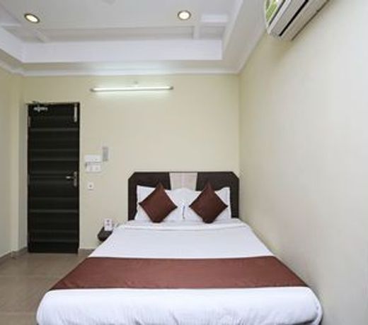OYO 1108 Hotel Saraswathi Residency