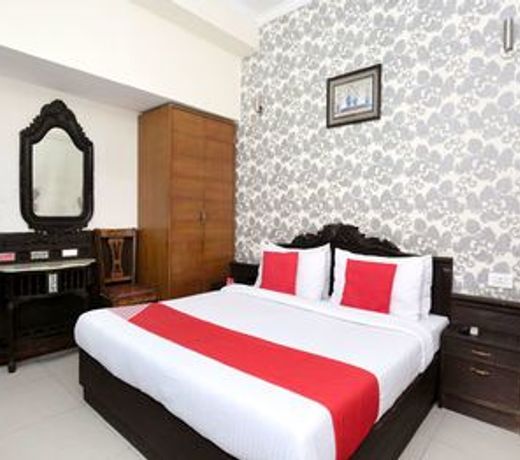 OYO 1933 Hotel City Paradise