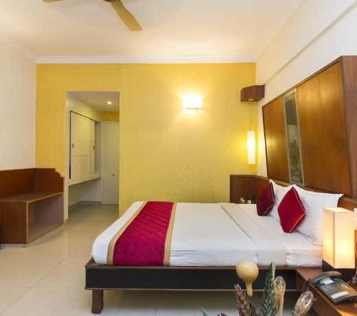 OYO 667 Hotel Vaishnavi Residency
