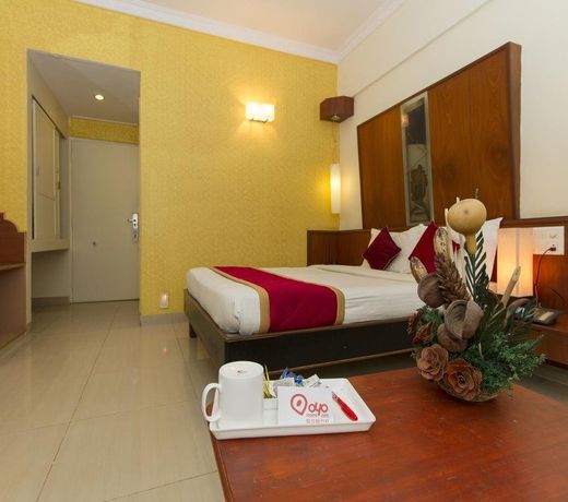 OYO 667 Hotel Vaishnavi Residency