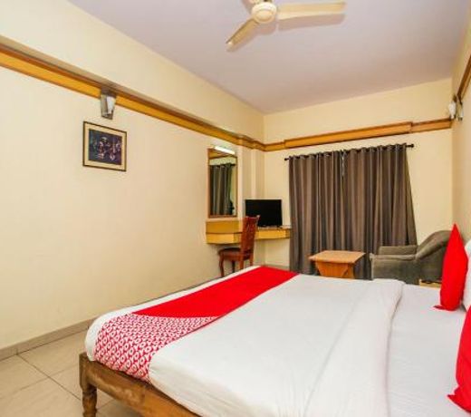 OYO 649 Hotel Ajantha Trinity Inn