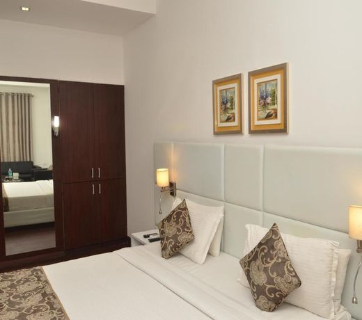 OYO 2037 Hotel Manor