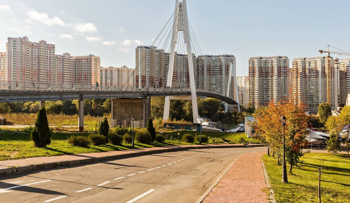 Рядом с Павшинским мостом