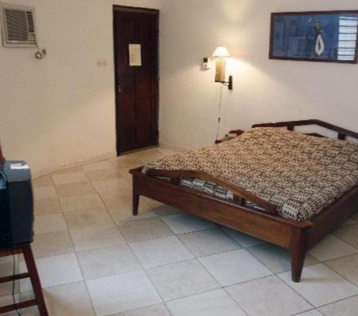 Hotel Equateur