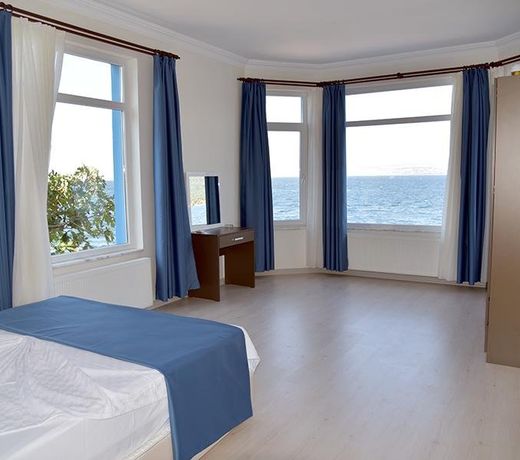 Pyrgos Hotel