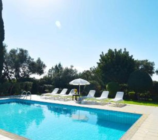 3 bedroom Villa Tala with private pool and sunset views, Aphrodite Hills Resort