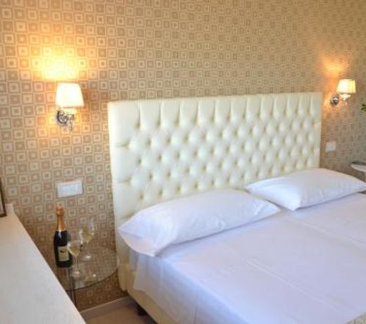 Nuova Opera Rooms