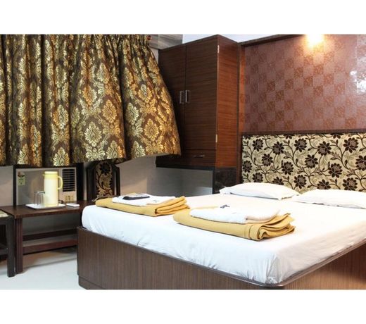 Vista Rooms at Chembur Station
