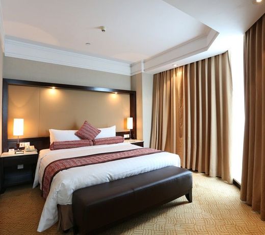 Howard Johnson Huaihai Hotel