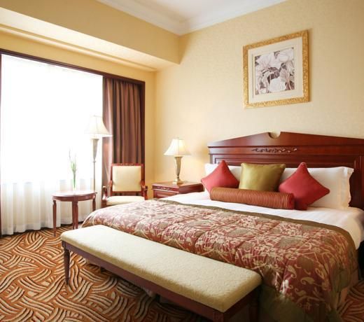 Holiday Inn Shanghai Nanjing Road, an IHG Hotel