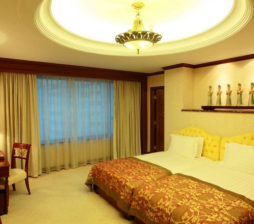 Holiday Inn Shanghai Nanjing Road, an IHG Hotel