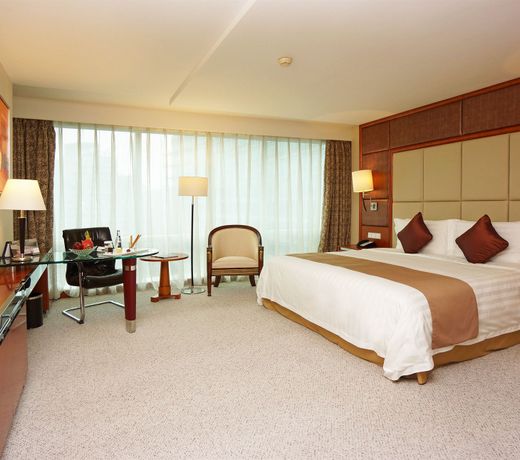 Pullman Shanghai Skyway