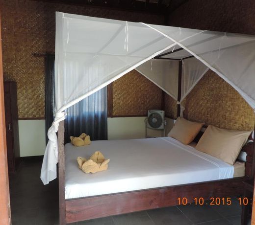 Yaya Bungalows Blue Coral