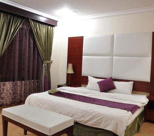 Holiday Plus Hotel Suites