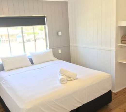 Lakeside Cabins & Holiday Village