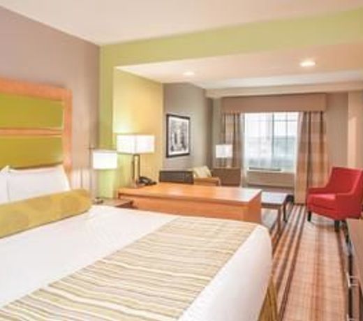 La Quinta Inn & Suites Far Rockaway - JFK Airport